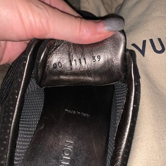 Louis Vuitton Sneakers - Picture 9 of 9